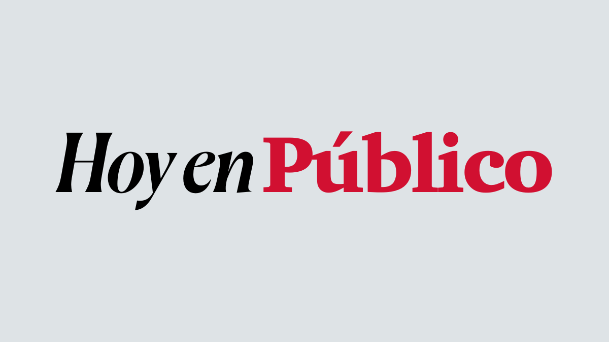 Sobre fondo gris un texto que dice 'Hoy en Público'